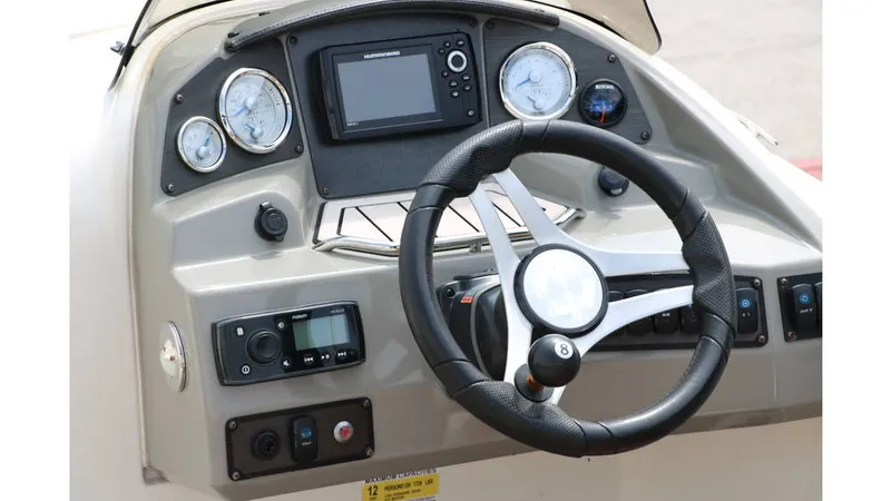 Slide: The Image of Stingray 212 SC 2020 - 6