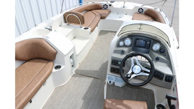 Slide: The Image of Stingray 212 SC 2020 - 7