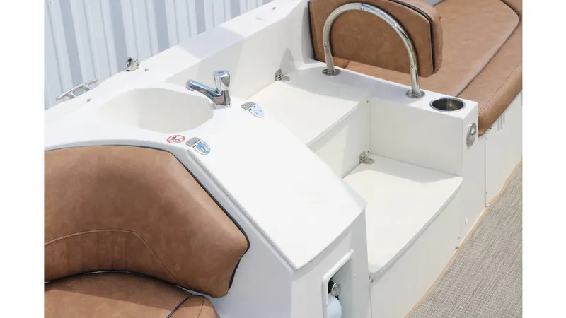 Slide: The Image of Stingray 212 SC 2020 - 8