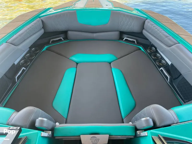 Slide: The Image of Malibu M240 2022 - 15788755