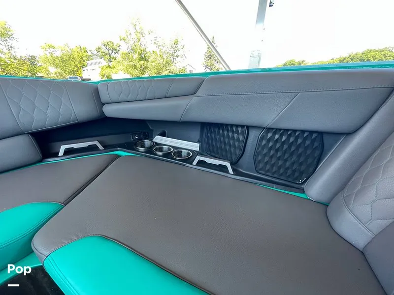 Slide: The Image of Malibu M240 2022 - 15788760