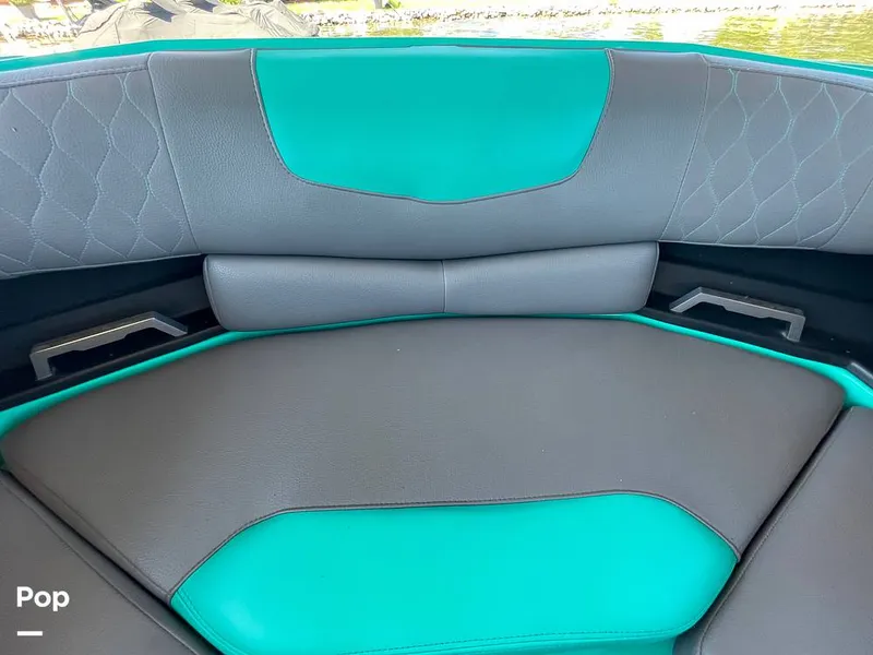 Slide: The Image of Malibu M240 2022 - 15788761