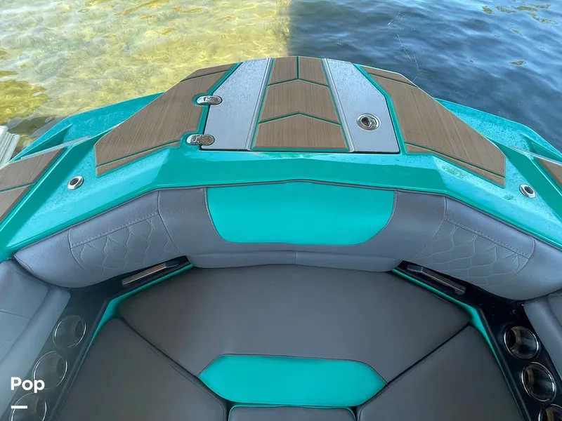 Slide: The Image of Malibu M240 2022 - 15788763