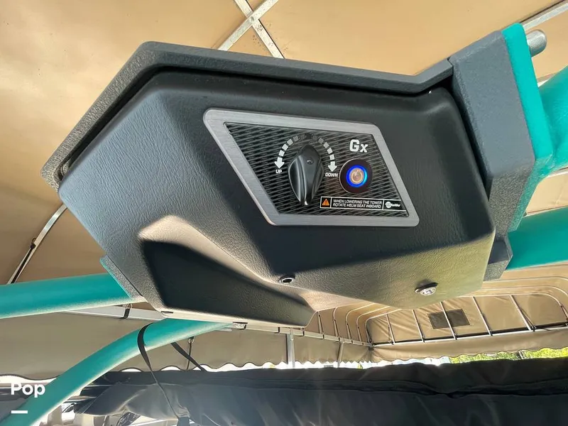 Slide: The Image of Malibu M240 2022 - 15788772