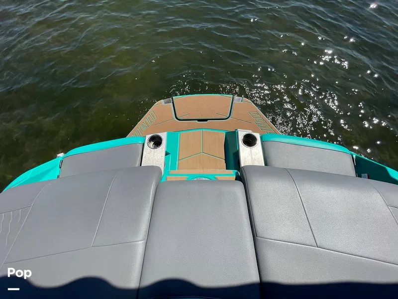 Slide: The Image of Malibu M240 2022 - 15786233