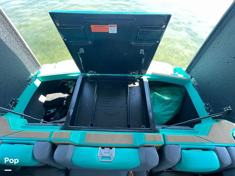 Slide: The Image of Malibu M240 2022 - 15788782