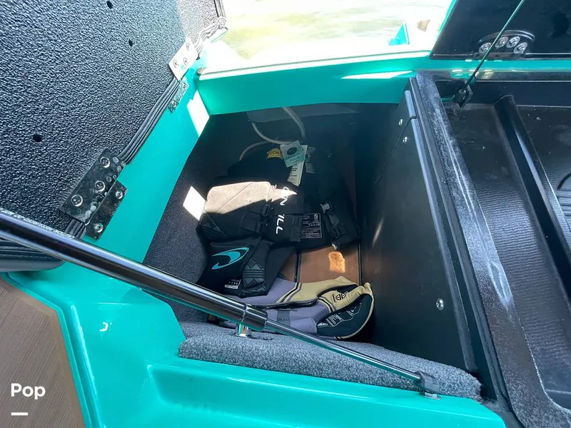 Slide: The Image of Malibu M240 2022 - 15788785