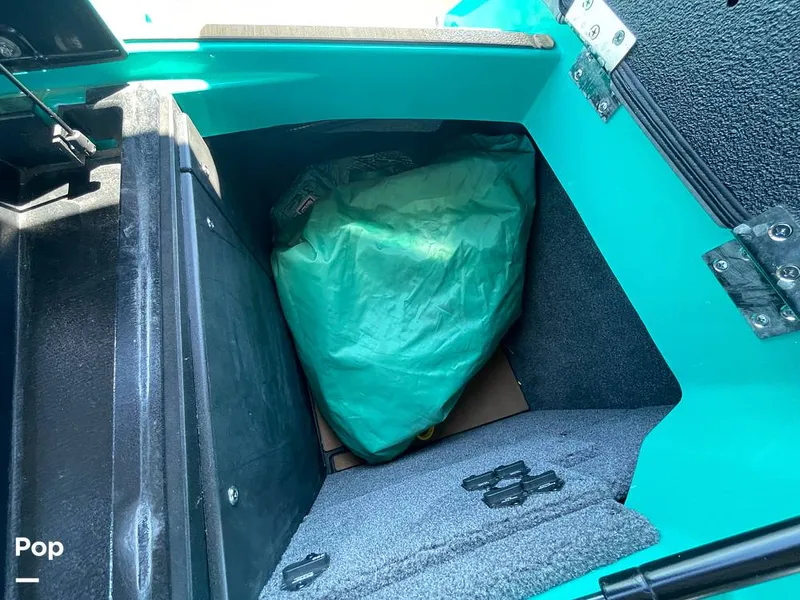 Slide: The Image of Malibu M240 2022 - 15788787