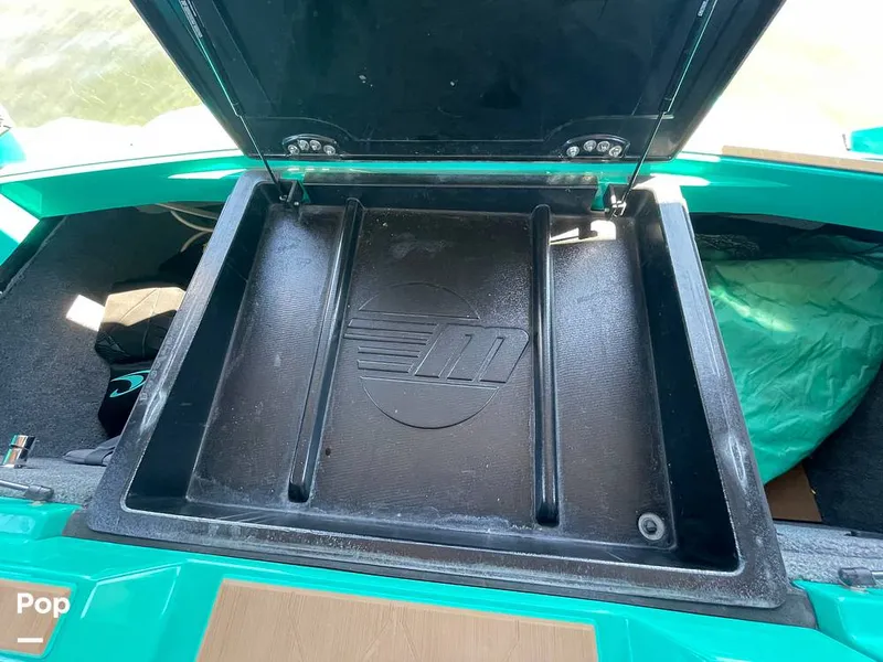 Slide: The Image of Malibu M240 2022 - 15788790