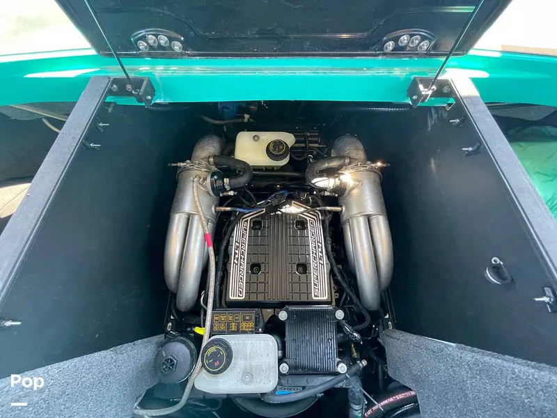 Slide: The Image of Malibu M240 2022 - 15788792