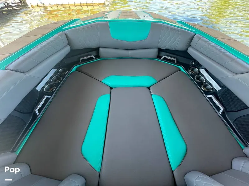 Slide: The Image of Malibu M240 2022 - 15786283