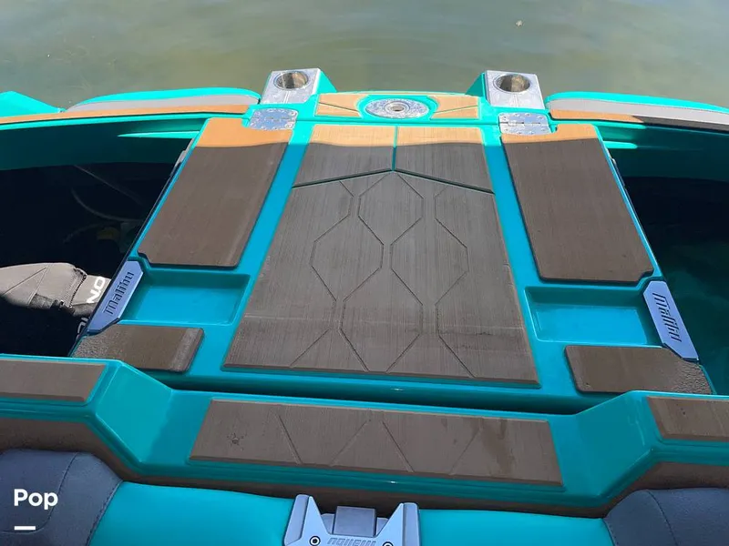 Slide: The Image of Malibu M240 2022 - 15788810