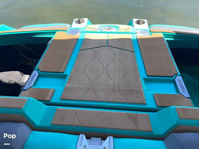 Slide: The Image of Malibu M240 2022 - 15788811