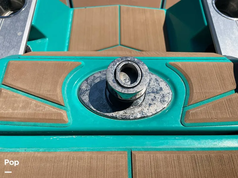 Slide: The Image of Malibu M240 2022 - 15788812