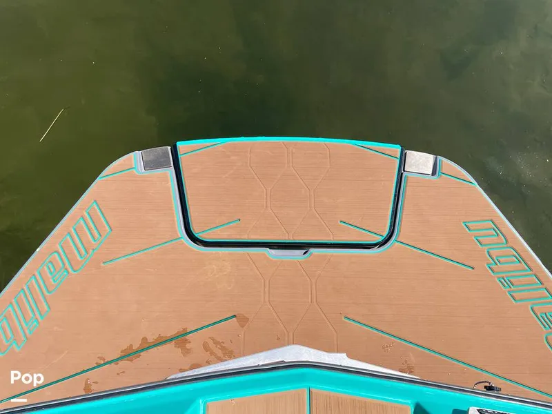 Slide: The Image of Malibu M240 2022 - 15788813