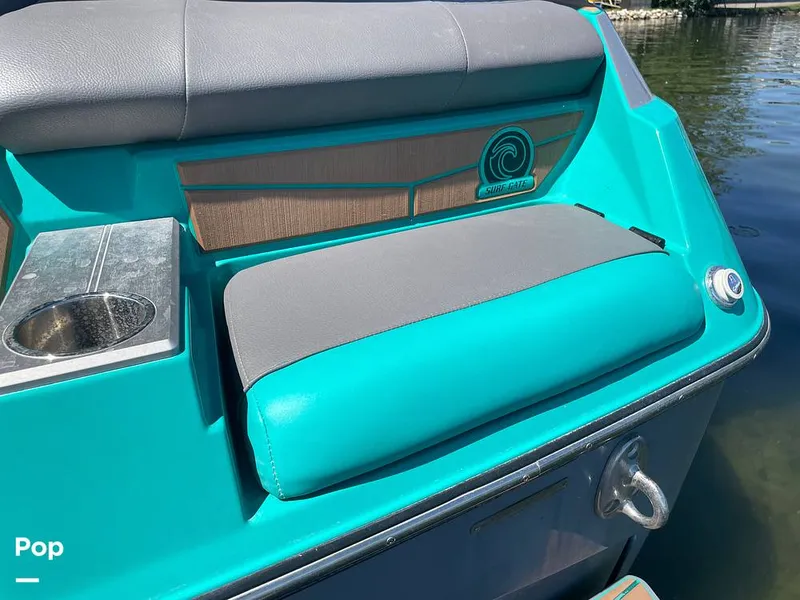 Slide: The Image of Malibu M240 2022 - 15788814