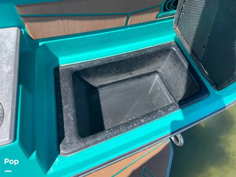 Slide: The Image of Malibu M240 2022 - 15788815