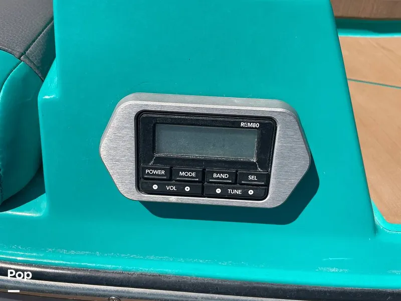 Slide: The Image of Malibu M240 2022 - 15788818