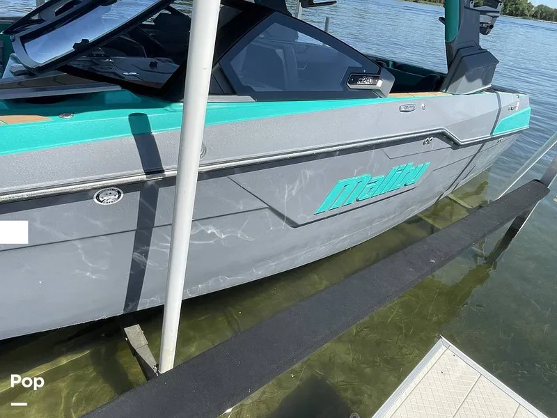 Slide: The Image of Malibu M240 2022 - 15788822