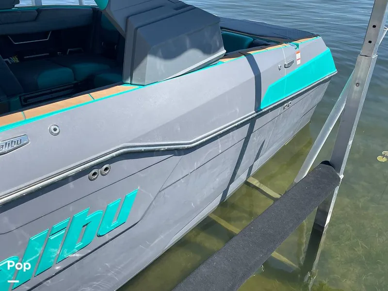 Slide: The Image of Malibu M240 2022 - 15788823