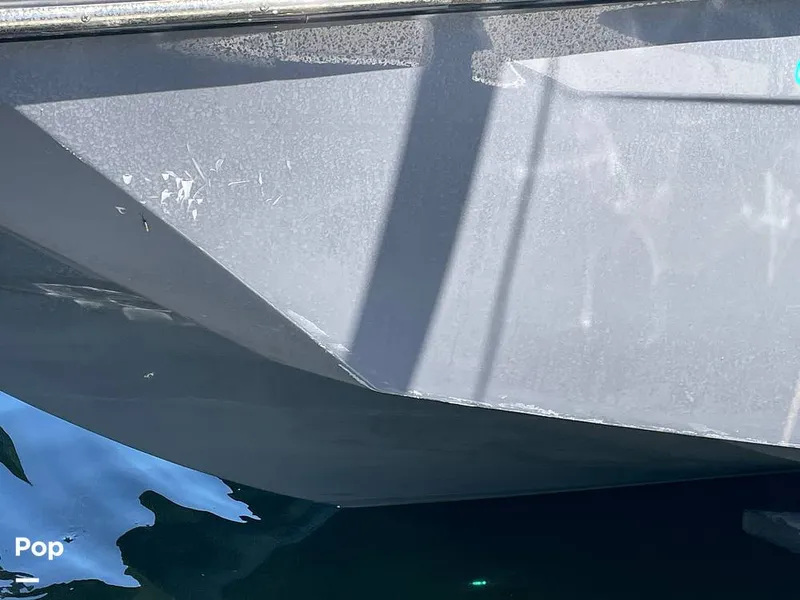 Slide: The Image of Malibu M240 2022 - 15788828