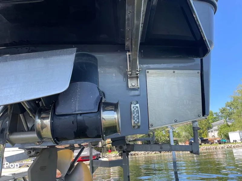 Slide: The Image of Malibu M240 2022 - 15788834