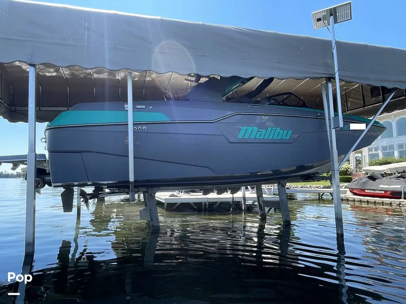 Slide: The Image of Malibu M240 2022 - 15788839