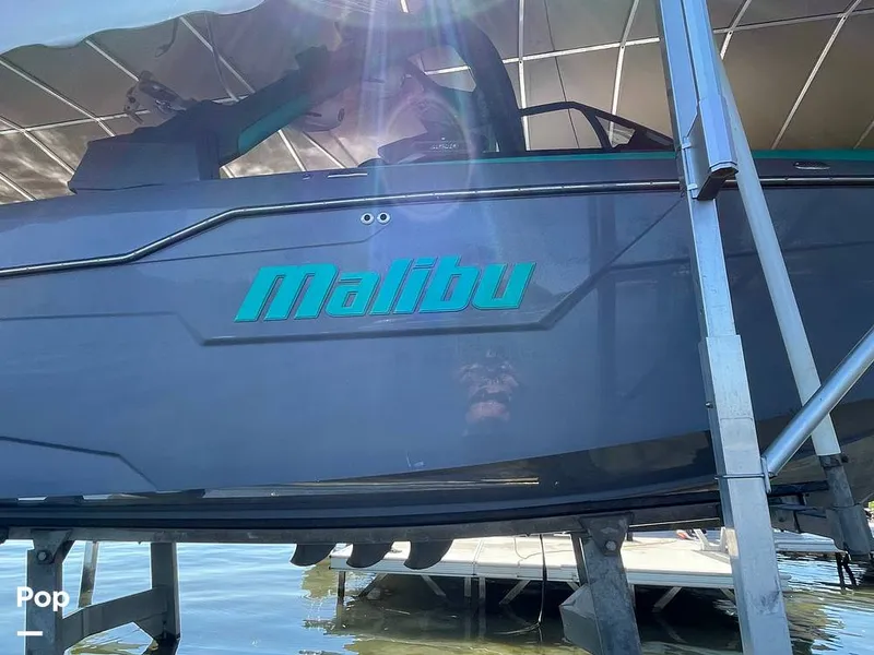 Slide: The Image of Malibu M240 2022 - 15788841