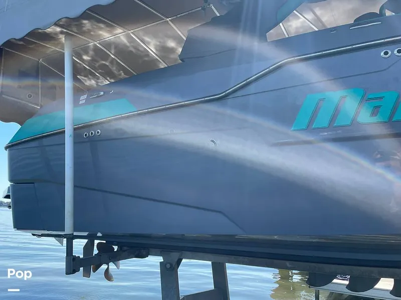 Slide: The Image of Malibu M240 2022 - 15788842