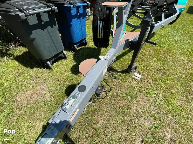 Slide: The Image of Malibu M240 2022 - 15788846