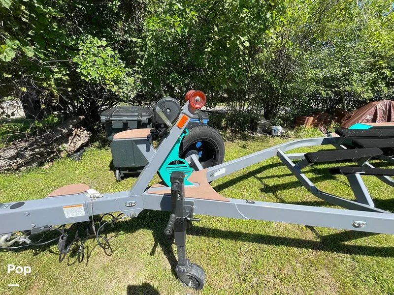 Slide: The Image of Malibu M240 2022 - 15788847