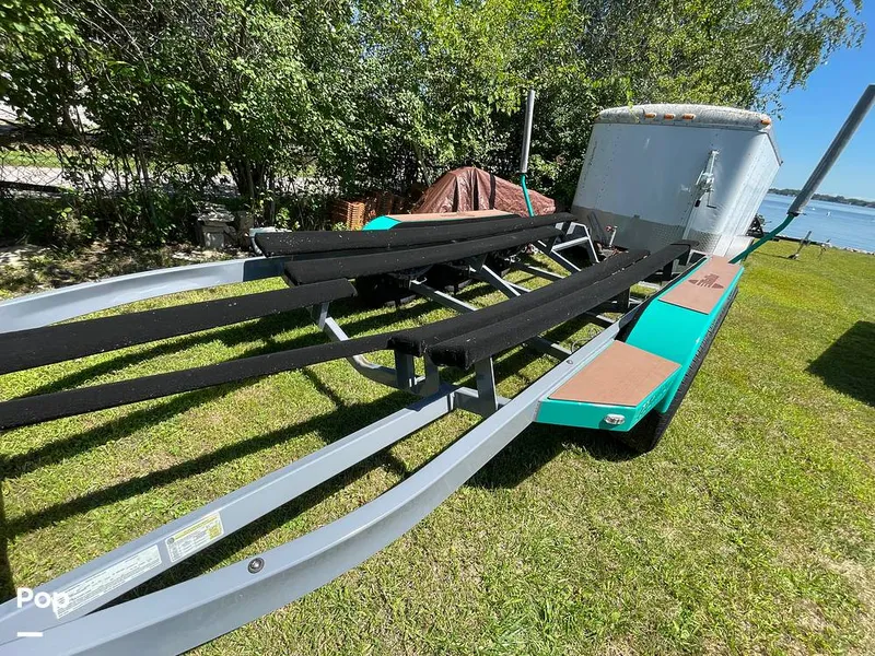 Slide: The Image of Malibu M240 2022 - 15788849