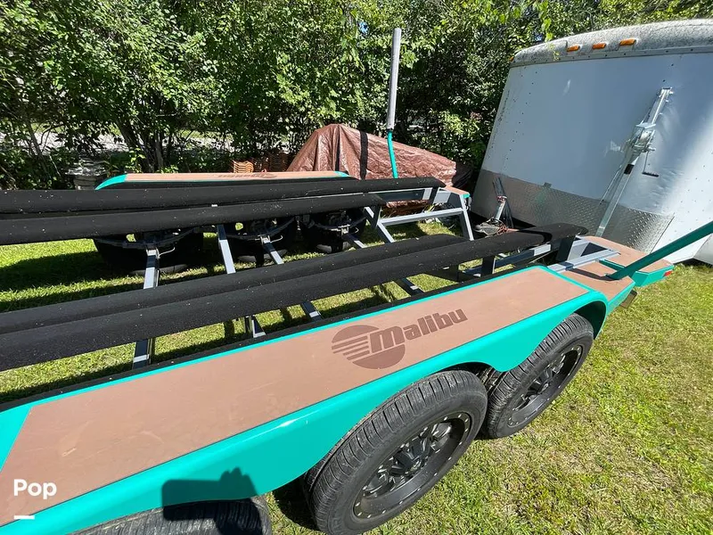 Slide: The Image of Malibu M240 2022 - 15788850