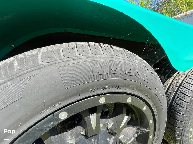 Slide: The Image of Malibu M240 2022 - 15788854