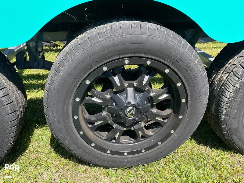 Slide: The Image of Malibu M240 2022 - 15788855