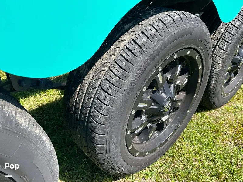 Slide: The Image of Malibu M240 2022 - 15788856