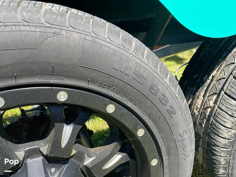 Slide: The Image of Malibu M240 2022 - 15788857