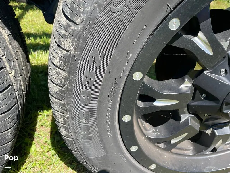 Slide: The Image of Malibu M240 2022 - 15788860