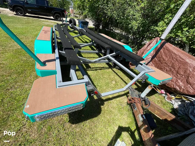 Slide: The Image of Malibu M240 2022 - 15788861