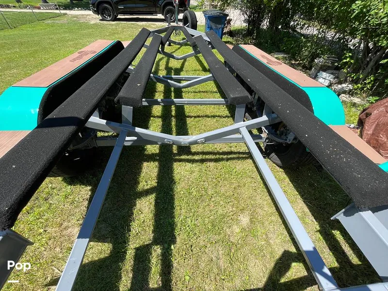 Slide: The Image of Malibu M240 2022 - 15788862