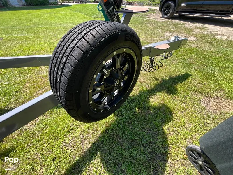 Slide: The Image of Malibu M240 2022 - 15788863