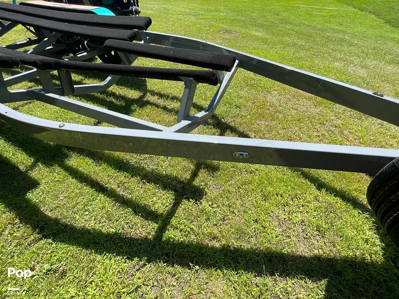 Slide: The Image of Malibu M240 2022 - 15788864