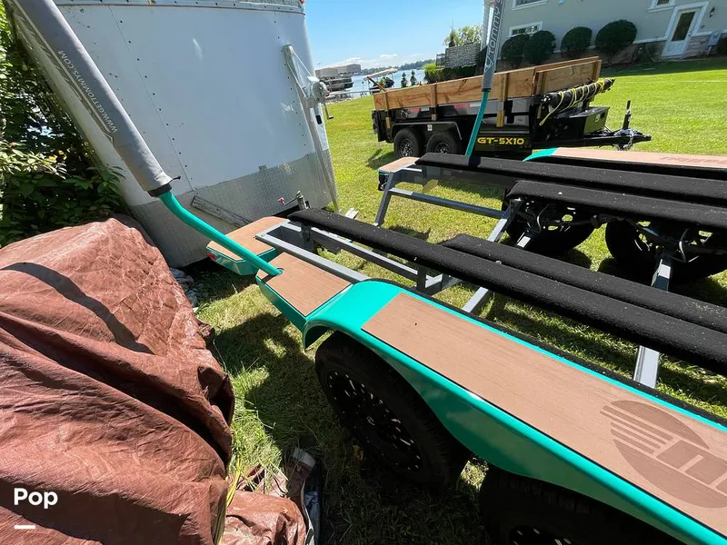 Slide: The Image of Malibu M240 2022 - 15788867