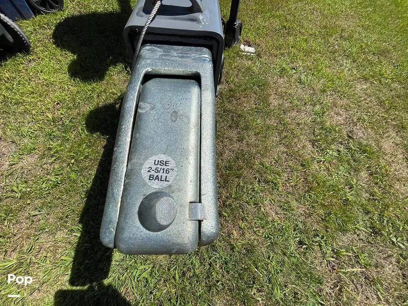 Slide: The Image of Malibu M240 2022 - 15788869