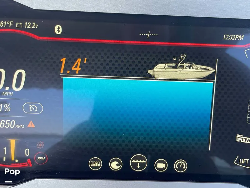 Slide: The Image of Malibu M240 2022 - 15788661