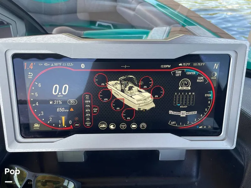 Slide: The Image of Malibu M240 2022 - 15788663