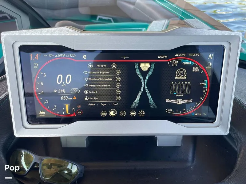 Slide: The Image of Malibu M240 2022 - 15788664