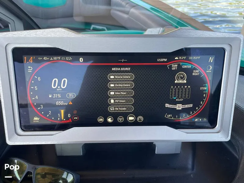 Slide: The Image of Malibu M240 2022 - 15788666