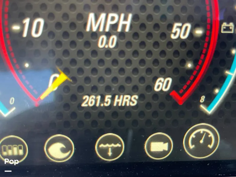 Slide: The Image of Malibu M240 2022 - 15788669