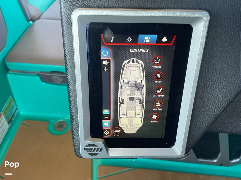 Slide: The Image of Malibu M240 2022 - 15788672